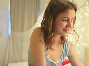 girl
        eli_sun cam image #4066072