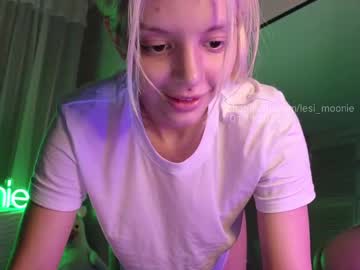 girl
        lesi_moonie cam image #5892283