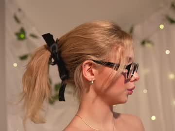 girl
        april_blush cam image #6007849