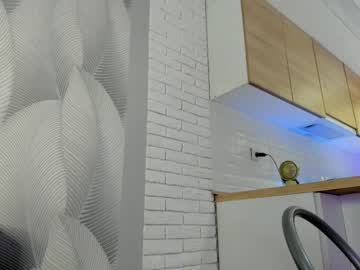 girl
        callcerber cam image #3236552