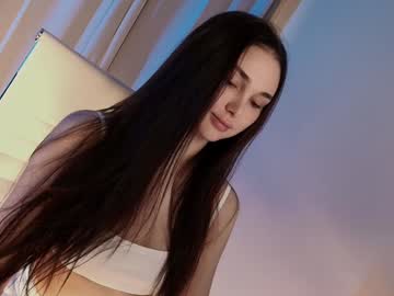 girl
        hollyextra cam image #6833589