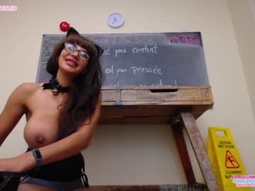 girl
        livecleo cam image #1450163