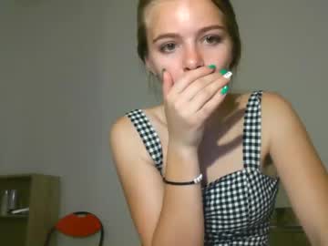 girl
        inocent_student17 cam image #2109891