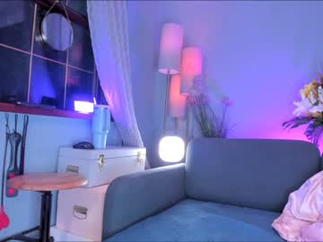 girl
        littlee33 cam image #1864338
