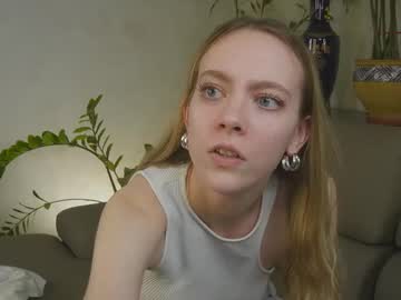 girl
        sunnivaharder cam image #6453850