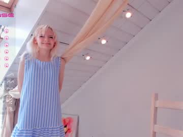 girl
        bettybarnett cam image #1752881