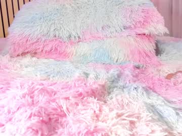 girl
        little_effy18 cam image #3897705
