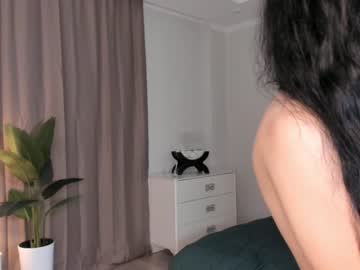 girl
        _glassofwater_ cam image #2527587