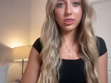 girl
        lovelyyylivyyy cam image #5040979