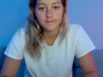 girl
        beccafields cam image #1644310