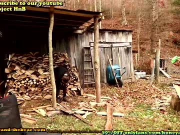 couple
        honeyand_thebear cam image #133411