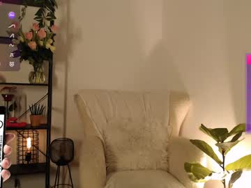 girl
        lucylia_ cam image #5987364