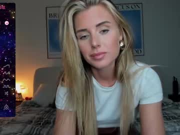 girl
        theselina_kyle cam image #3617220