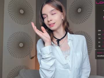 girl
        happiness_call cam image #2078166