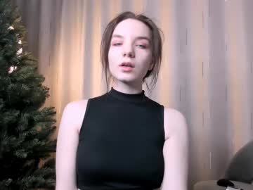 girl
        angela_clouds cam image #5725113