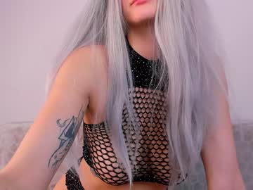 girl
        eva_flys cam image #975713
