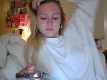 girl
        ellenglow69 cam image #3941866