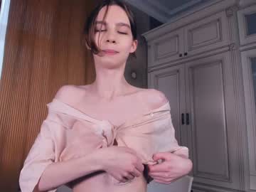 girl
        happiness_call cam image #1199991