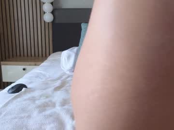 girl
        saradimond cam image #3807562