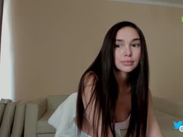 girl
        hollyextra cam image #1776161