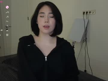 girl
        ki_mi cam image #6129340