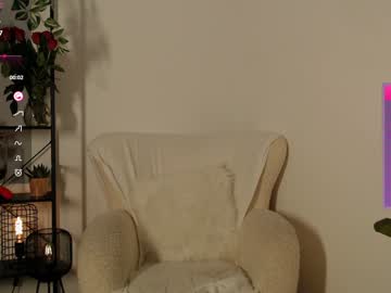 girl
        lucylia_ cam image #5175035