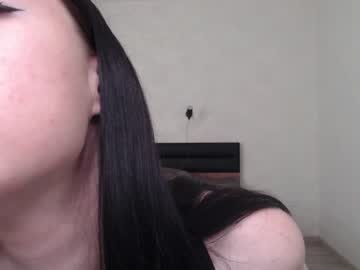 girl
        alexa_little cam image #1744897