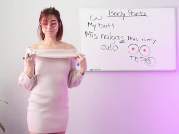 girl
        lizmreow cam image #3802584