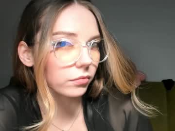 girl
        thisisamelia cam image #5799738