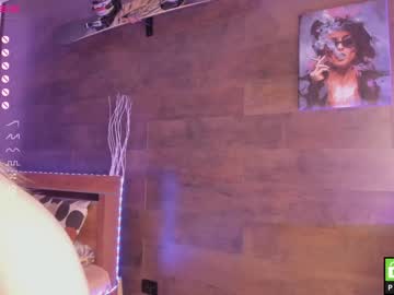 girl
        yolandabertha cam image #1189875