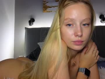 girl
        white_lime cam image #4585625