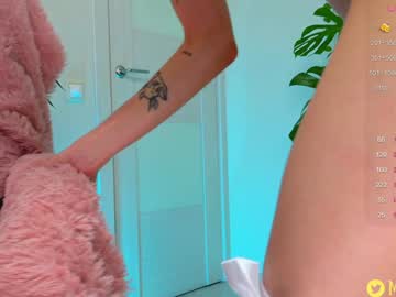 girl
        breeding_material cam image #6303487