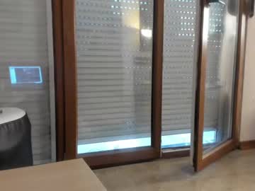 girl
        hotel77777 cam image #1735122
