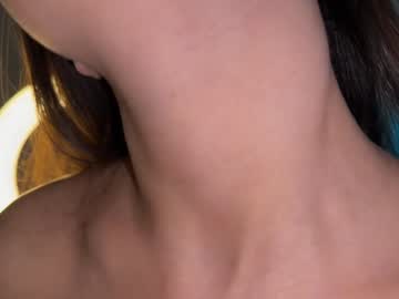 girl
        emilybatee cam image #6019913