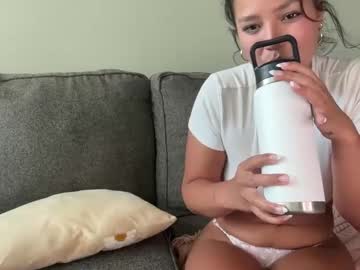 girl
        itszoee cam image #4622872