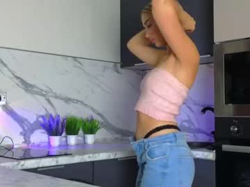 girl
        earlenebody cam image #2331868
