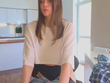 girl
        lucettagibbard cam image #4985293