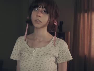 girl
        meghanash cam image #4024294