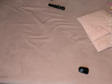 girl
        theanytimeshow cam image #1886847
