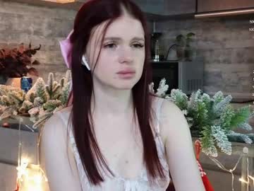 girl
        glassofvine cam image #5816348