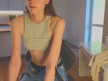 girl
        lucettagibbard cam image #4970282