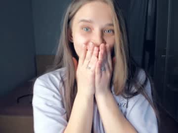 girl
        sunshy_girl cam image #1309575
