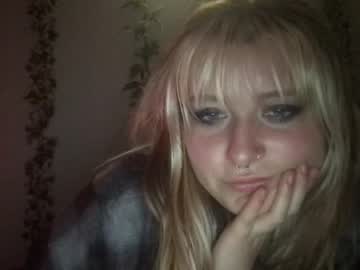 girl
        wallabyxxx cam image #345532