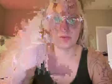 couple
        double_trouble420 cam image #199991