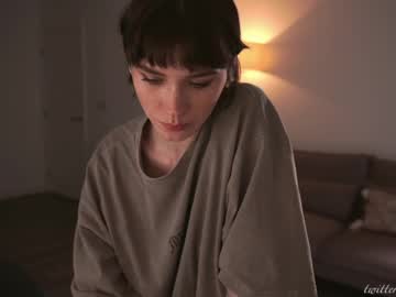 girl
        luna_ai cam image #4334945