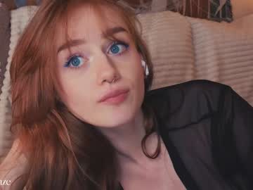 girl
        lizzy_blaze cam image #2677358