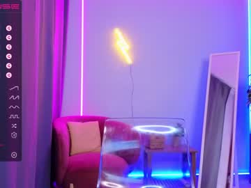 girl
        i_n_d_i_c_a cam image #1409222