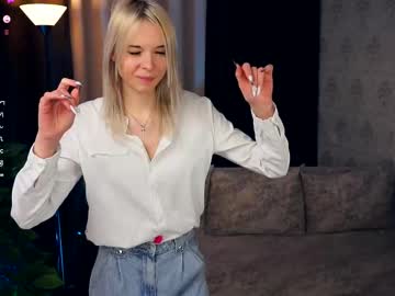 girl
        breckbunyard cam image #6173317