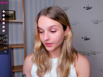 girl
        top_sees cam image #1952259