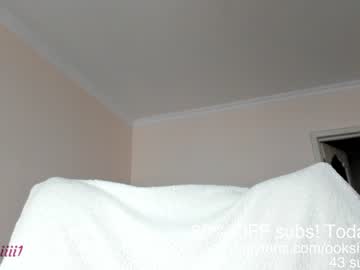 girl
        oksanafedorova cam image #1122645